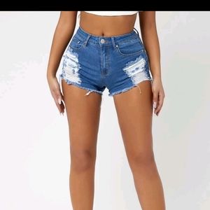 High waist ripped raw hem denim shorts